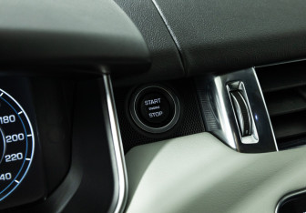 Подержанный автомобиль Land Rover Range Rover Sport 2013 года (19 фото)