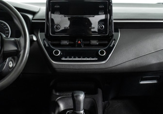 Подержанный автомобиль Toyota Corolla Sedan 2020 года (14 фото)