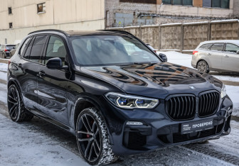 Подержанный автомобиль BMW X5 2021 года (6 фото)