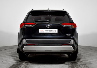 Подержанный автомобиль Toyota RAV4 2024 года (6 фото)