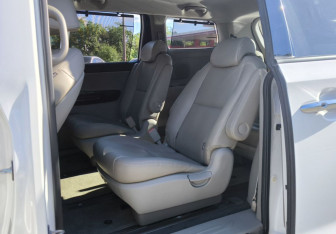 Подержанный автомобиль Kia Carnival 2018 года (15 фото)