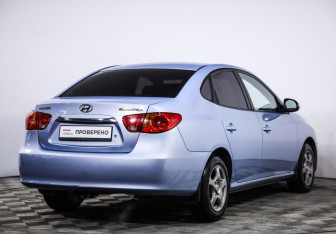 Подержанный автомобиль Hyundai Elantra Sedan 2010 года (5 фото)