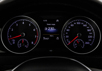 Подержанный автомобиль Volkswagen Golf Hatchback 2013 года (19 фото)