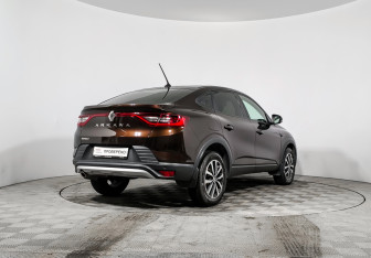 Подержанный автомобиль Renault Arkana 2020 года (5 фото)