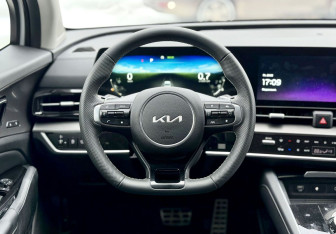 Подержанный автомобиль Kia Sportage 2025 года (14 фото)