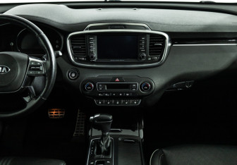 Подержанный автомобиль Kia Sorento 2019 года (14 фото)