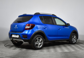 Подержанный автомобиль Renault Sandero 2019 года (5 фото)