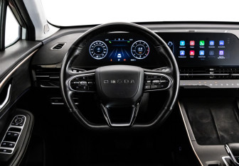 Подержанный автомобиль Omoda C5 2023 года (14 фото)