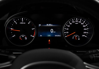 Подержанный автомобиль Kia Carnival 2023 года (23 фото)