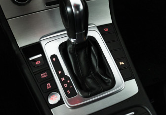 Подержанный автомобиль Volkswagen Passat Sedan 2011 года (17 фото)