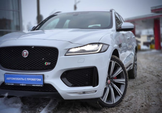 Подержанный автомобиль Jaguar F-Pace 2016 года (10 фото)