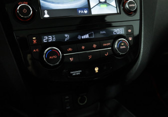 Подержанный автомобиль Nissan Qashqai 2014 года (18 фото)