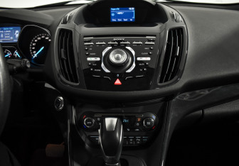 Подержанный автомобиль Ford Kuga 2015 года (15 фото)