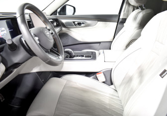 Подержанный автомобиль GAC GS8 2023 года (10 фото)