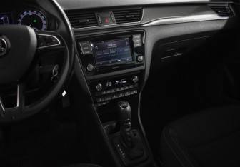 Подержанный автомобиль Skoda Rapid Liftback 2017 года (19 фото)