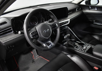 Подержанный автомобиль Kia K5 2021 года (9 фото)