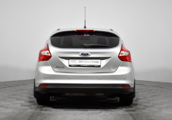 Подержанный автомобиль Ford Focus Hatchback 2013 года (6 фото)