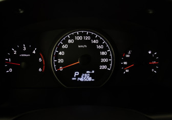 Подержанный автомобиль Hyundai H-1 2018 года (10 фото)