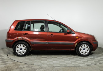 Подержанный автомобиль Ford Fusion 2008 года (4 фото)