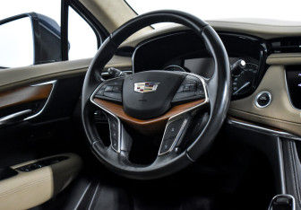 Подержанный автомобиль Cadillac XT5 2019 года (14 фото)