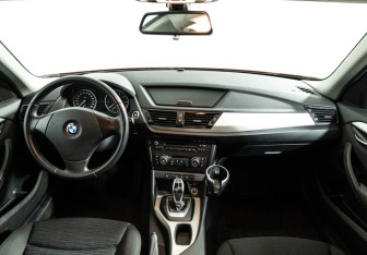 Подержанный автомобиль BMW X1 2013 года (13 фото)