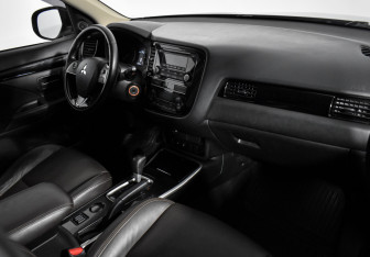 Подержанный автомобиль Mitsubishi Outlander 2019 года (12 фото)