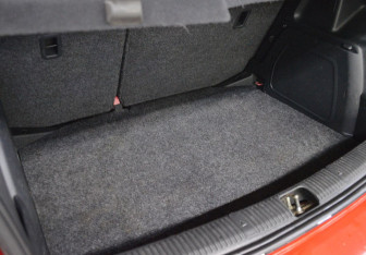 Подержанный автомобиль Skoda Fabia Hatchback 2013 года (16 фото)
