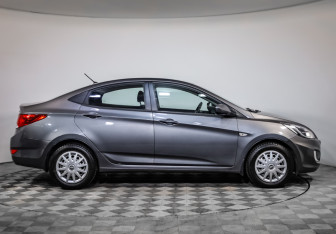 Подержанный автомобиль Hyundai Solaris Sedan 2011 года (4 фото)