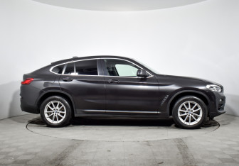 Подержанный автомобиль BMW X4 2019 года (4 фото)