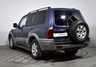 Подержанный автомобиль Mitsubishi Pajero 2005 года (7 фото)