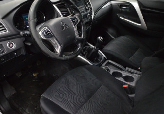 Подержанный автомобиль Mitsubishi Pajero Sport 2020 года (9 фото)