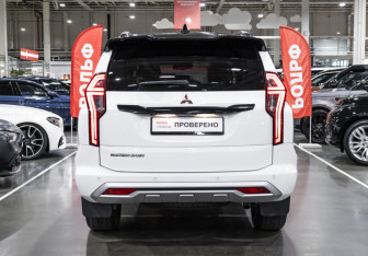 Подержанный автомобиль Mitsubishi Montero Sport 2022 года (13 фото)