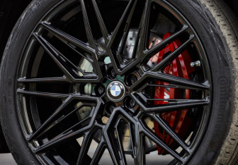 Подержанный автомобиль BMW X6 2023 года (11 фото)