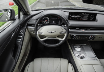 Подержанный автомобиль Genesis G80 2021 года (14 фото)
