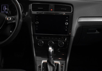 Подержанный автомобиль Volkswagen Golf Hatchback 2018 года (14 фото)