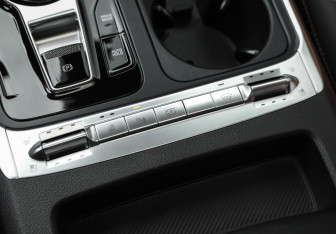 Подержанный автомобиль Kia Carnival 2024 года (25 фото)