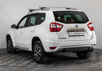 Подержанный автомобиль Nissan Terrano 2014 года (7 фото)