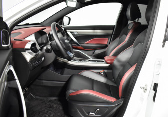 Подержанный автомобиль Geely Coolray 2023 года (10 фото)