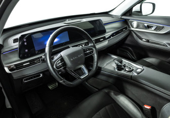 Подержанный автомобиль Chery Tiggo 8 Pro Max 2023 года (11 фото)