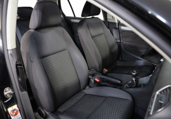 Подержанный автомобиль Volkswagen Golf Hatchback 2011 года (17 фото)