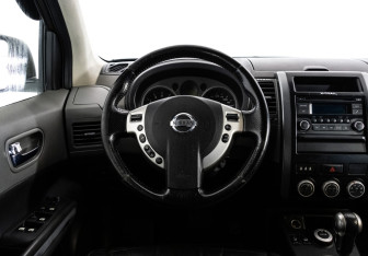 Подержанный автомобиль Nissan X-Trail 2007 года (11 фото)