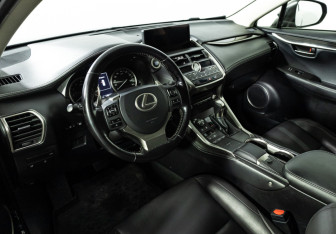 Подержанный автомобиль Lexus NX 2018 года (11 фото)