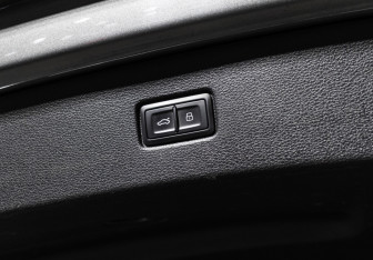 Подержанный автомобиль Audi Q7 2016 года (31 фото)