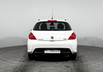 Подержанный автомобиль Peugeot 308 Hatchback 2010 года (6 фото)