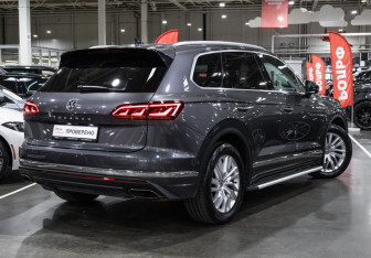 Подержанный автомобиль Volkswagen Touareg 2019 года (8 фото)