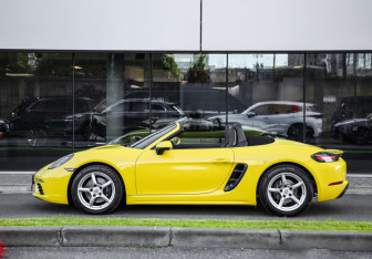 Подержанный автомобиль Porsche Boxster 2020 года (14 фото)