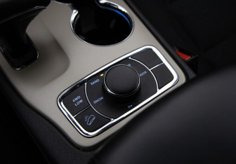 Подержанный автомобиль Jeep Grand Cherokee 2013 года (15 фото)