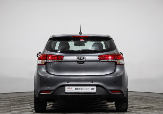 Подержанный автомобиль Kia Rio Hatchback 2017 года (6 фото)