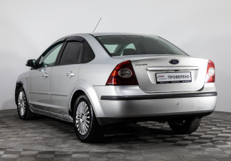 Подержанный автомобиль Ford Focus Sedan 2007 года (7 фото)