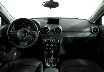 Подержанный автомобиль Audi A1 2015 года (13 фото)